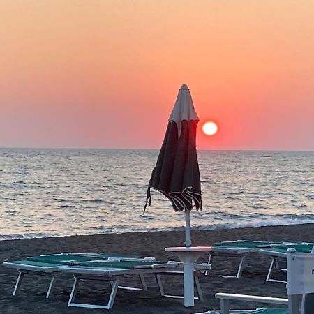 Вилла Rosso Tramonto Luxury-White- Ladispoli, Lungomare Regina Elena 58 Экстерьер фото
